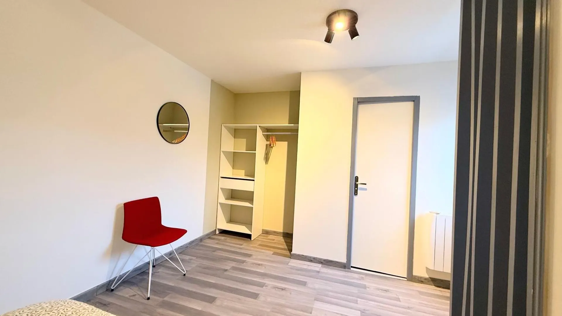 Appartement, Parking, Wifi, Le Monastere Frankrig